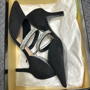 Stylish Black Stiletto Heels with Metallic Accents